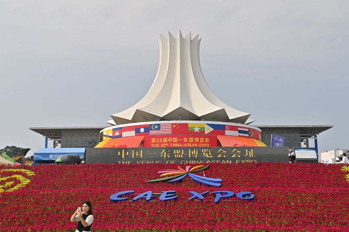 Expertos y académicos destacan papel de chinos de ultramar como puente entre China y América Latina.