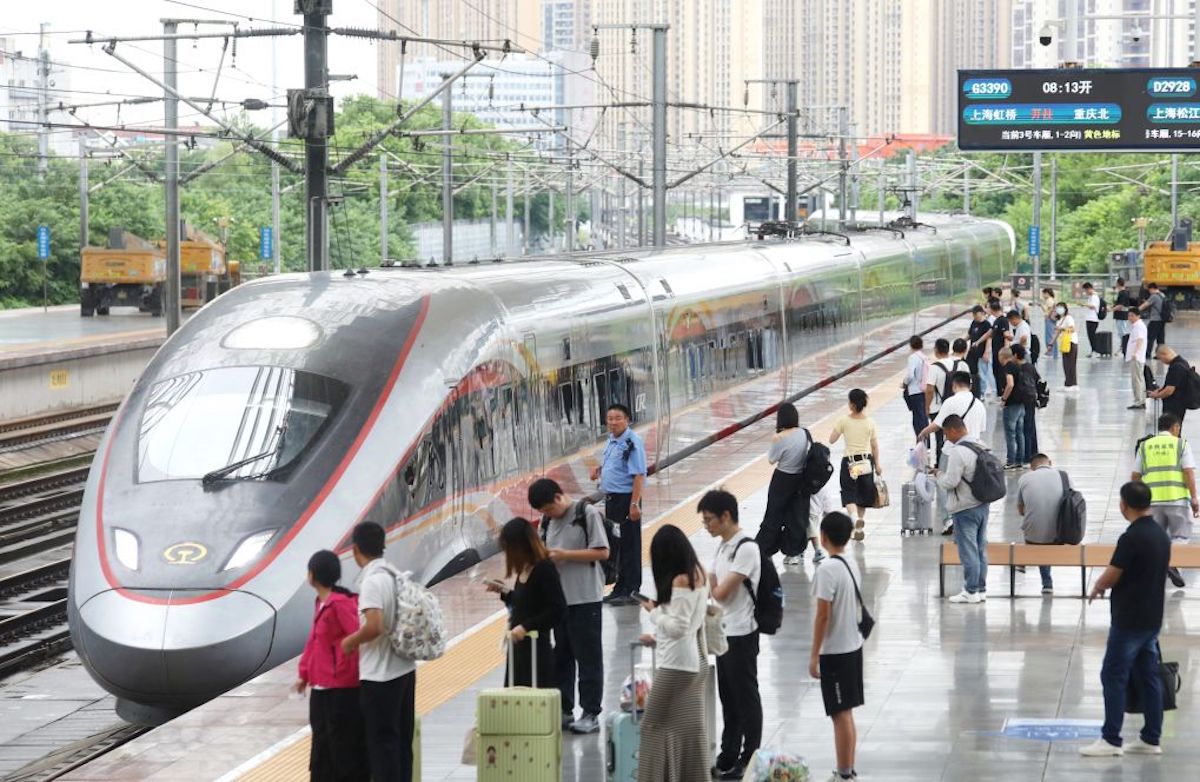 Ferrocarriles chinos manejan 954 millones de viajes de pasajeros durante la temporada alta de verano