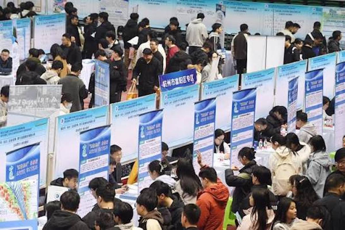 Mercado laboral de China se mantiene en general estable en primeros 8 meses de 2026