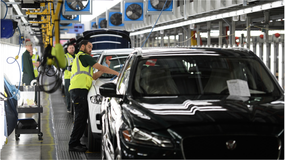 El mayor fabricante de autos del Reino Unido recortará miles de empleos