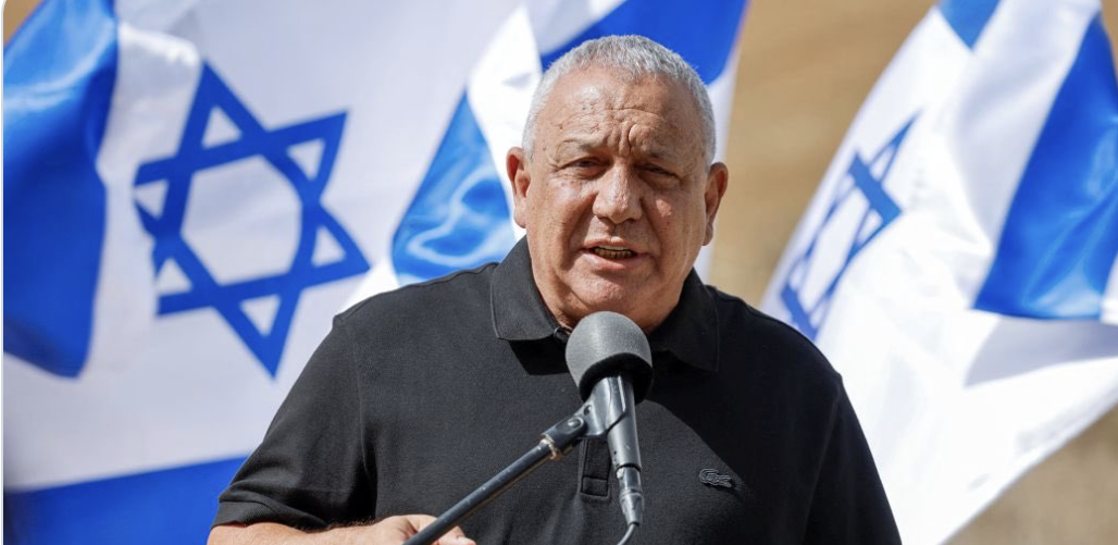 El líder opositor Eisenkot da por finiquitado a Netanyahu y se arroga la tarea de formar Gobierno