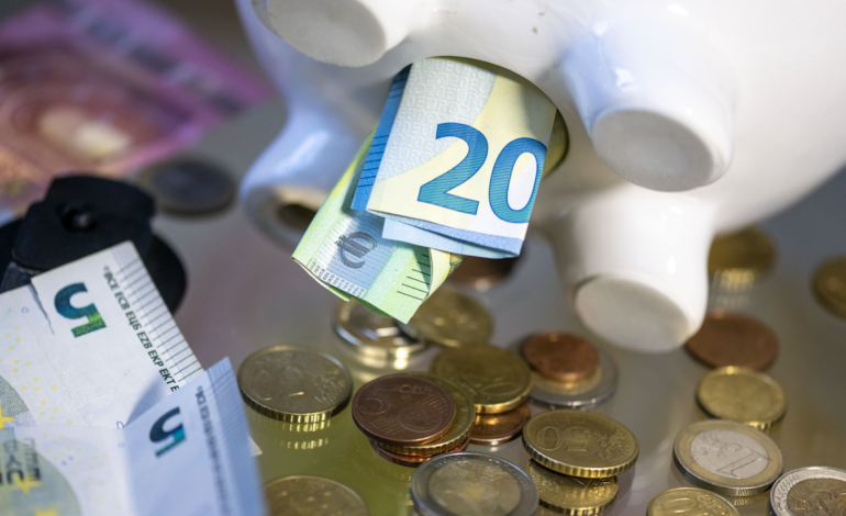  Alemanes ahorran 18,9 % de ingresos, solo superados por los suizos