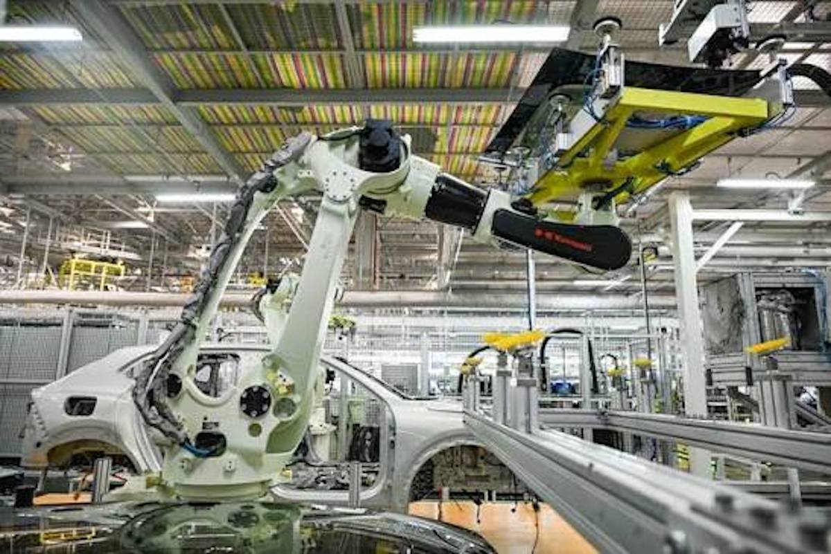 Ganancias industriales de China muestran fuerte crecimiento gracias a la industria electrónica y fabricación de alta tecnología