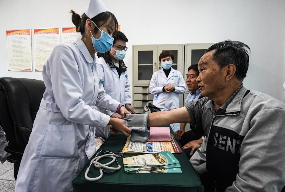 China presenta plan para expandir y mejorar servicios de rehabilitación y atención de enfermería