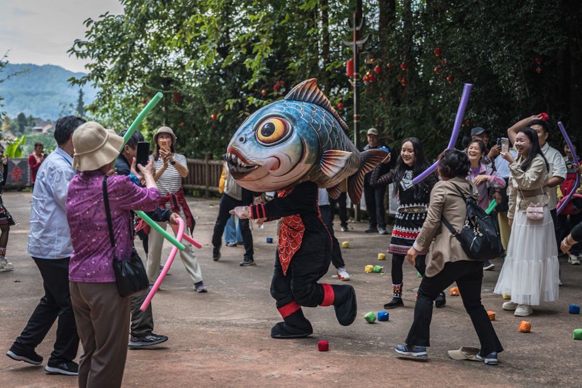 Delegación española dialoga con jóvenes creadores de todo el mundo en capital de porcelana de China