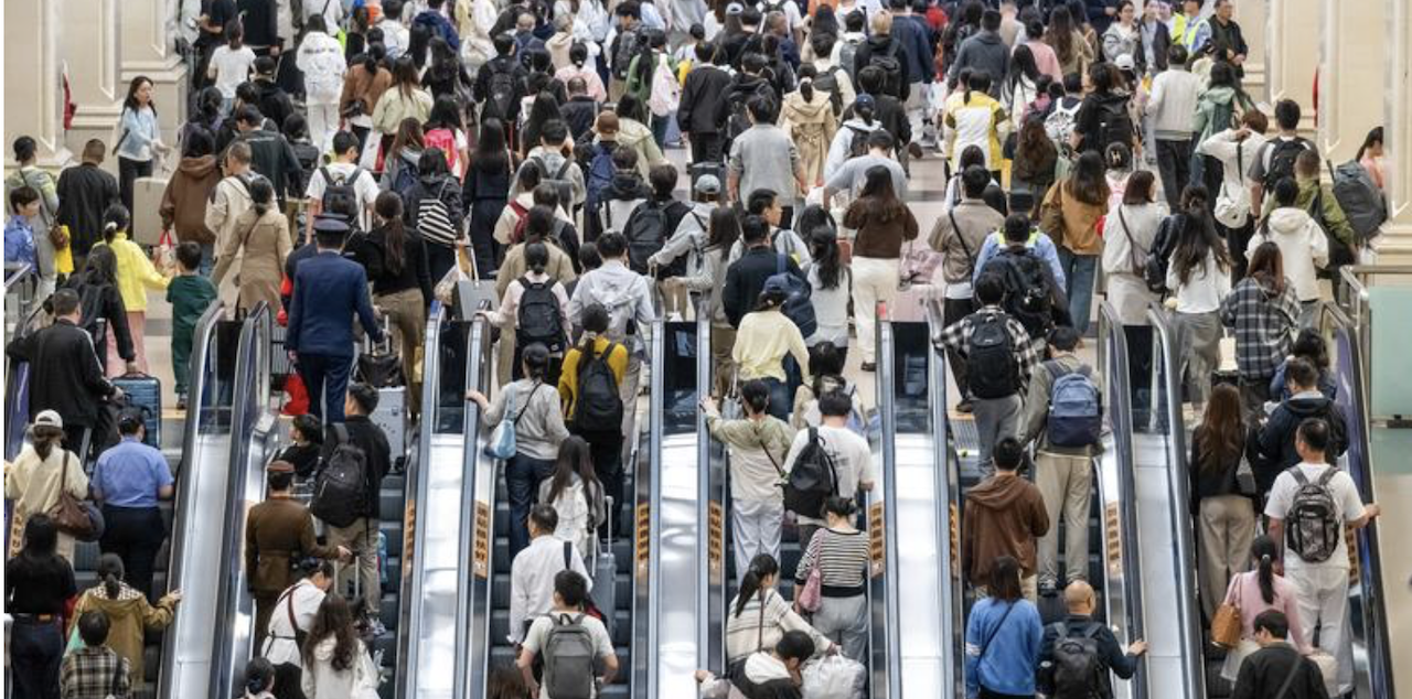 Ferrocarriles de China registran pico de regreso vacacional en medio de dinámico mercado turístico