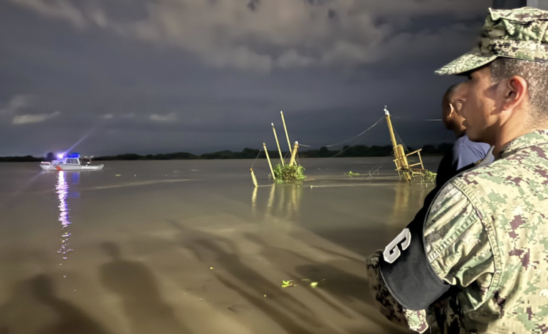  Embarcación turística Morgan se hunde en el río Guayas: Armada rescata a una persona frente al Malecón 2000