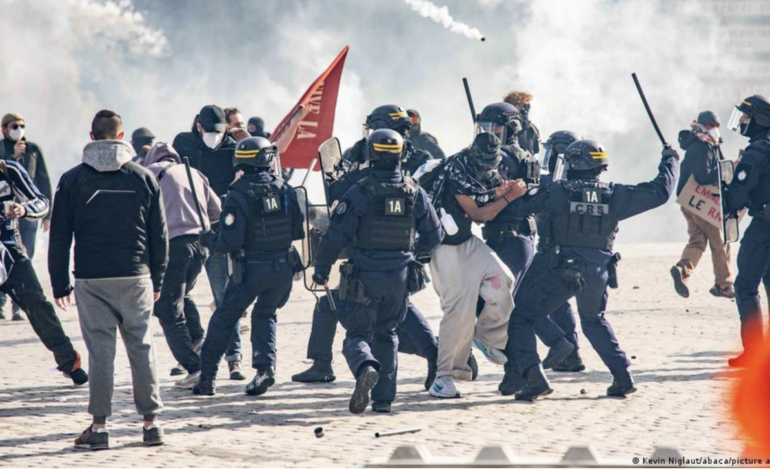  Más de dos mil detenidos y seiscientos agentes heridos en los disturbios en Francia