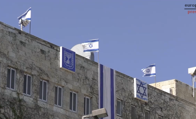  Israel.- Los israelíes se movilizan en masa para votar en las elecciones: «Está en juego el futuro de mis bisnietos»