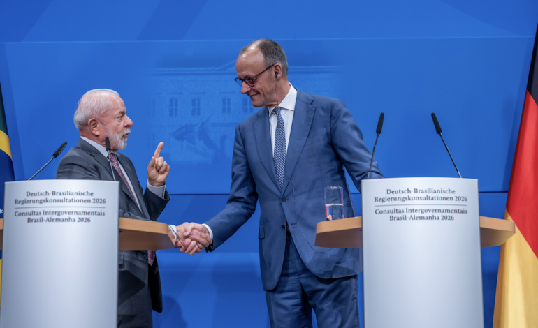  El canciller alemán Merz felicita a Lula por triunfo en Brasil