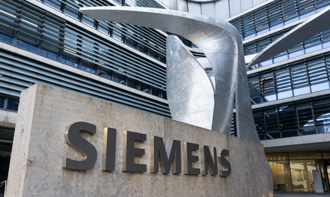 Siemens alerta del riesgo de que la IA condicione el empleo de jóvenes