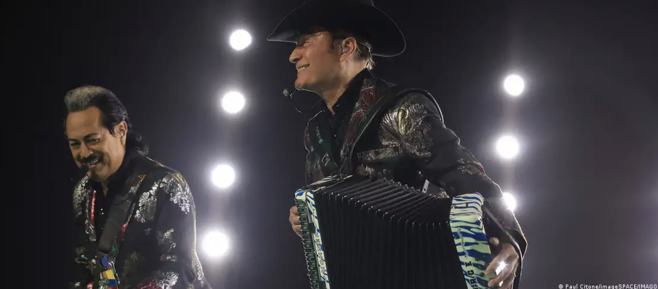 Los Tigres del Norte actúan en Tiny Desk en medio de la polémica por un discurso recortado en defensa de la comunidad latina